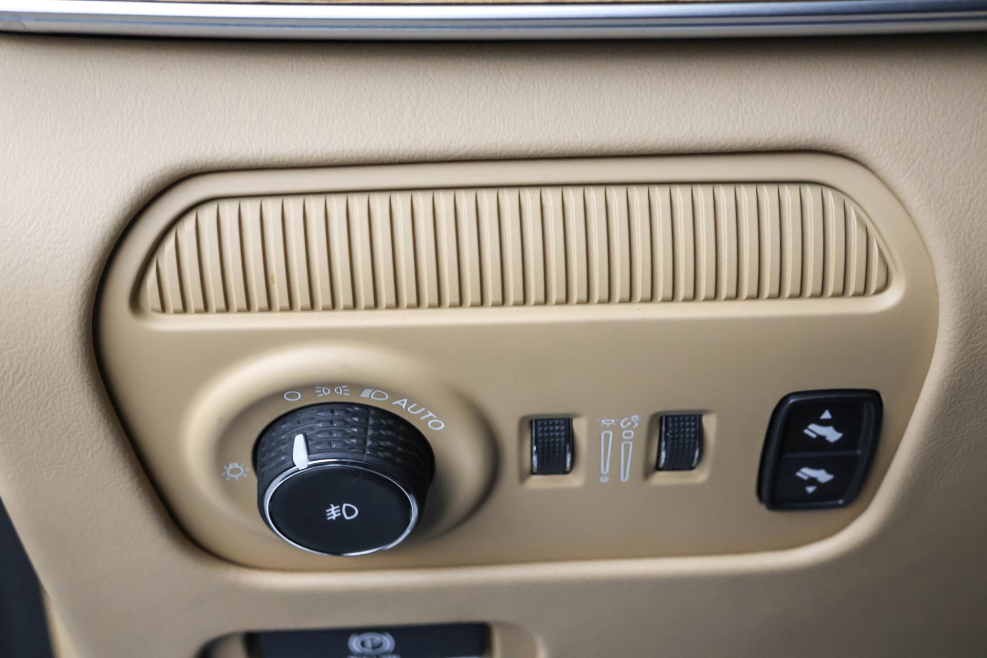 Used 2024 Jeep Grand Wagoneer Series III w/ Rear Seat Video Group 1 AWD/4WD image 22
