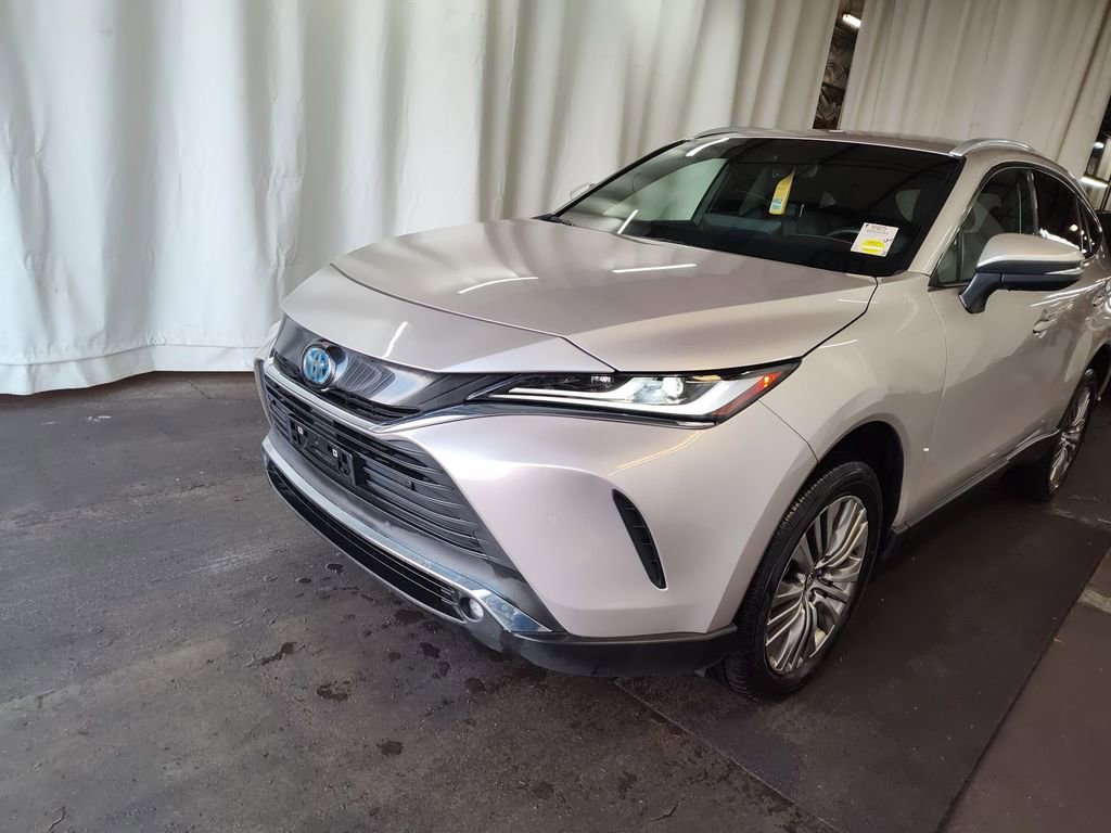 Used 2023 Toyota Venza XLE AWD/4WD image 1