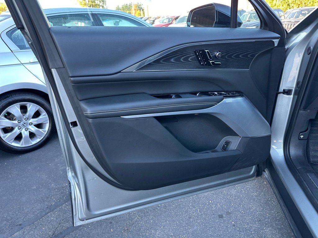 Used 2024 Cadillac Lyriq Luxury image 17