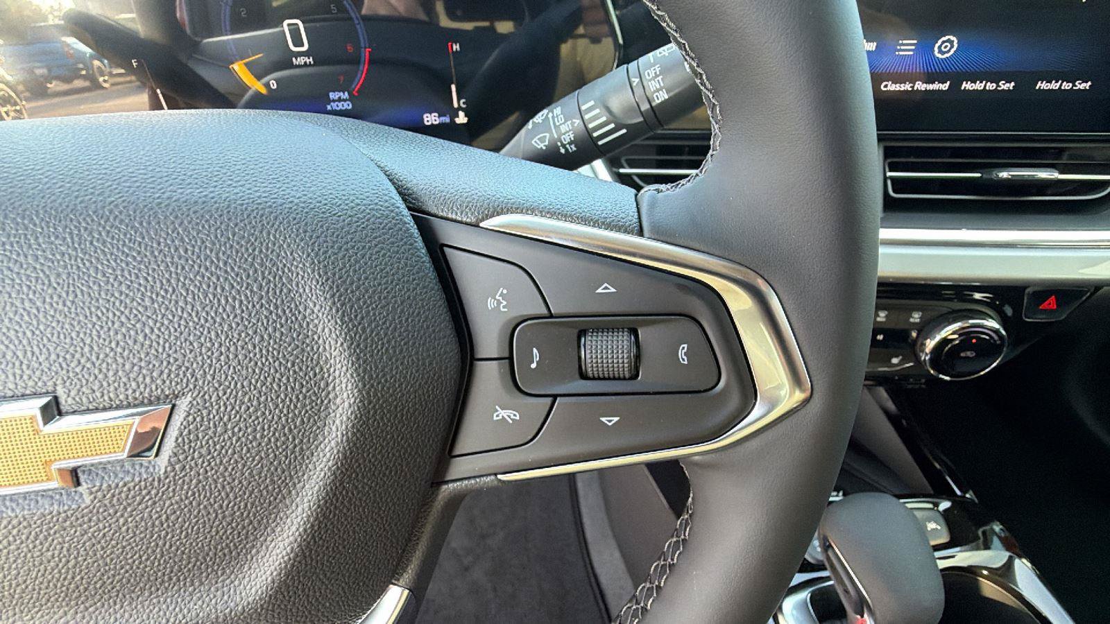 New 2026 Chevrolet Trax LT w/ Sunroof Package FWD image 23