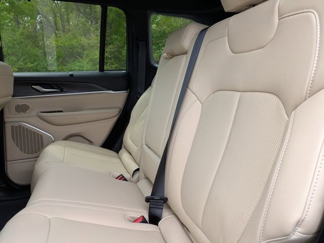 Used 2022 Jeep Grand Cherokee Limited 4xe w/ Luxury Tech Group II AWD/4WD image 15