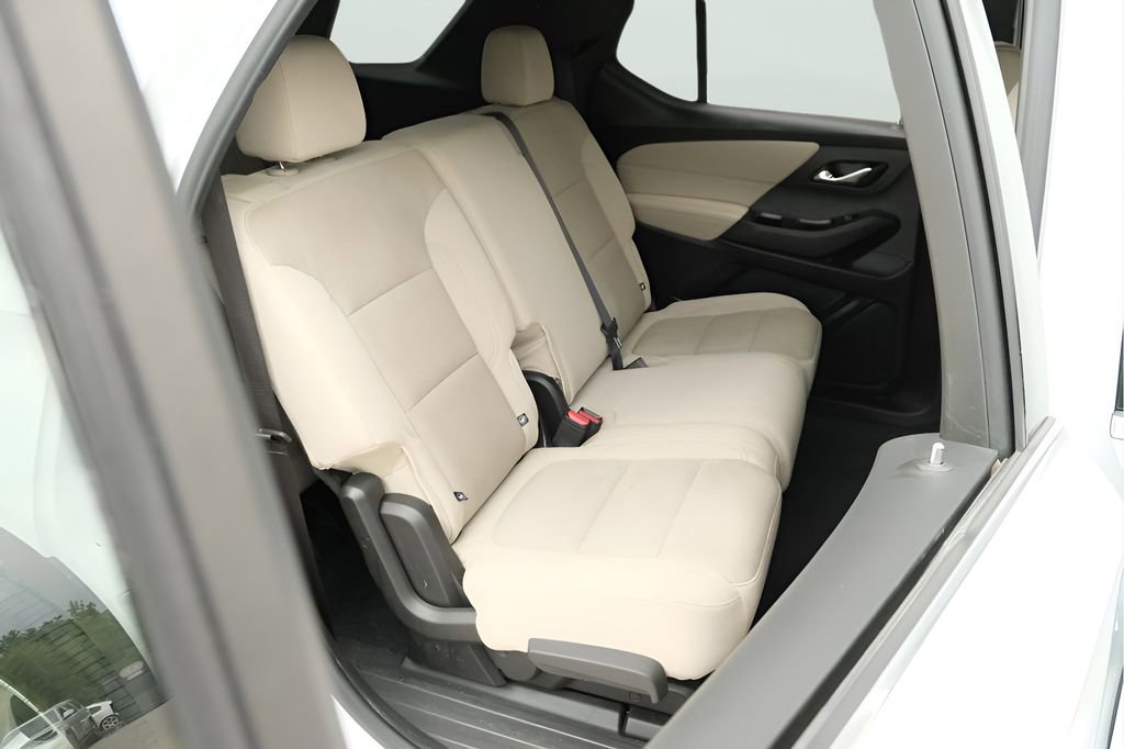 Used 2023 Chevrolet Traverse LS FWD image 30