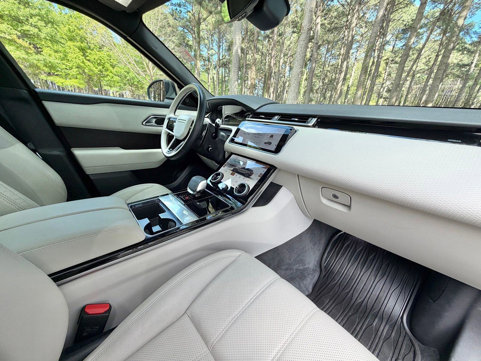 Used 2022 Land Rover Range Rover Velar R-Dynamic S image 19