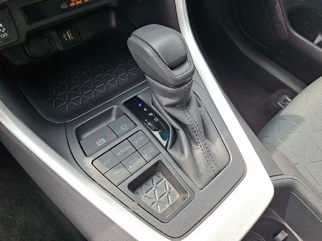 Certified 2025 Toyota RAV4 XLE AWD/4WD image 15
