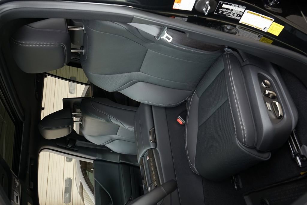 Used 2025 Lexus LX 600 4WD w/ Appearance Package image 9