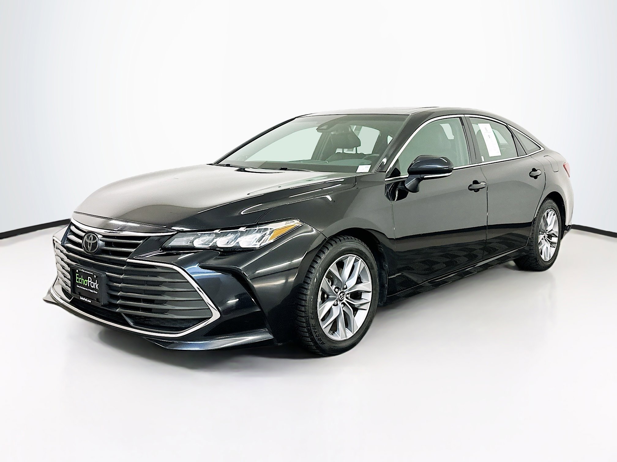 Used 2019 Toyota Avalon XLE image 3