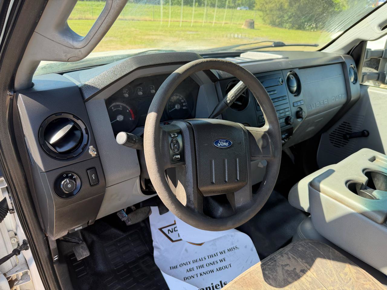 Used 2014 Ford F550 2WD Regular Cab Super Duty image 6