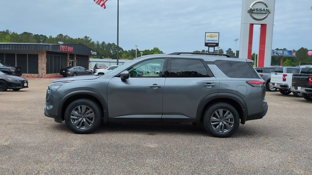Used 2025 Nissan Pathfinder SV FWD image 8