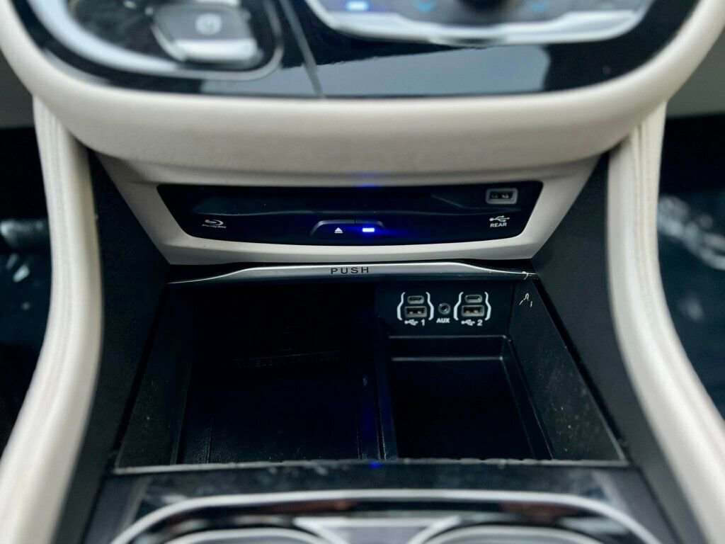 Used 2021 Chrysler Pacifica Limited w/ Uconnect Theater Family Group image 36