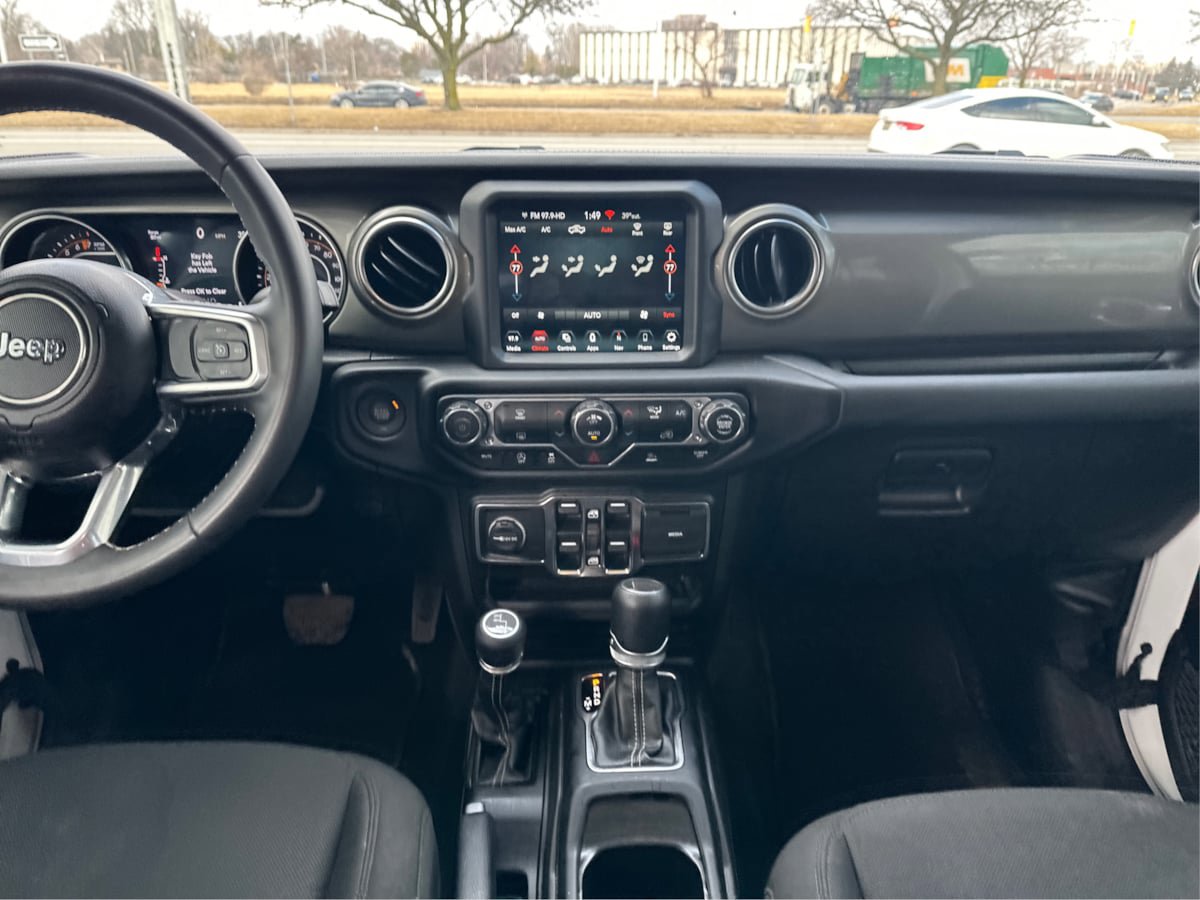 Used 2023 Jeep Gladiator Overland image 17