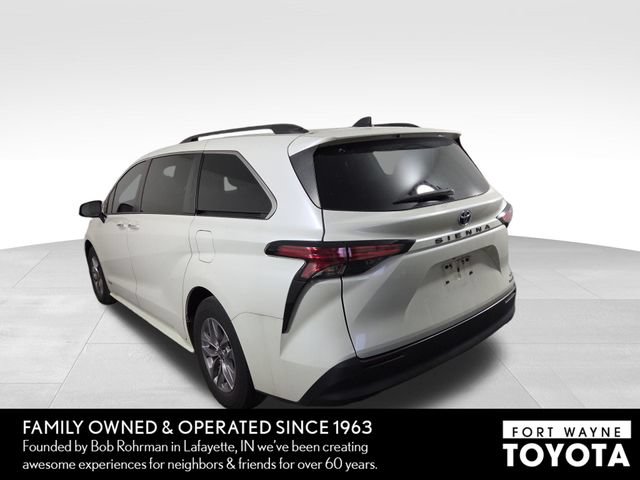 Used 2021 Toyota Sienna XLE w/ XLE Plus Package FWD image 9