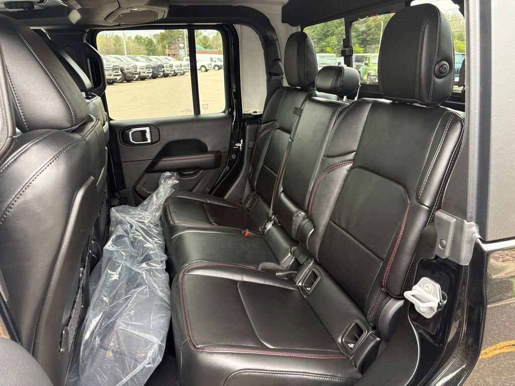 Certified 2025 Jeep Gladiator Rubicon w/ Convenience Group AWD/4WD image 13