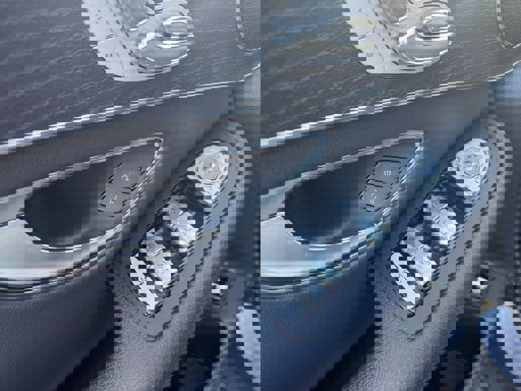 Certified 2022 Mercedes-Benz GLC 300 4MATIC w/ Premium Package Lite image 12