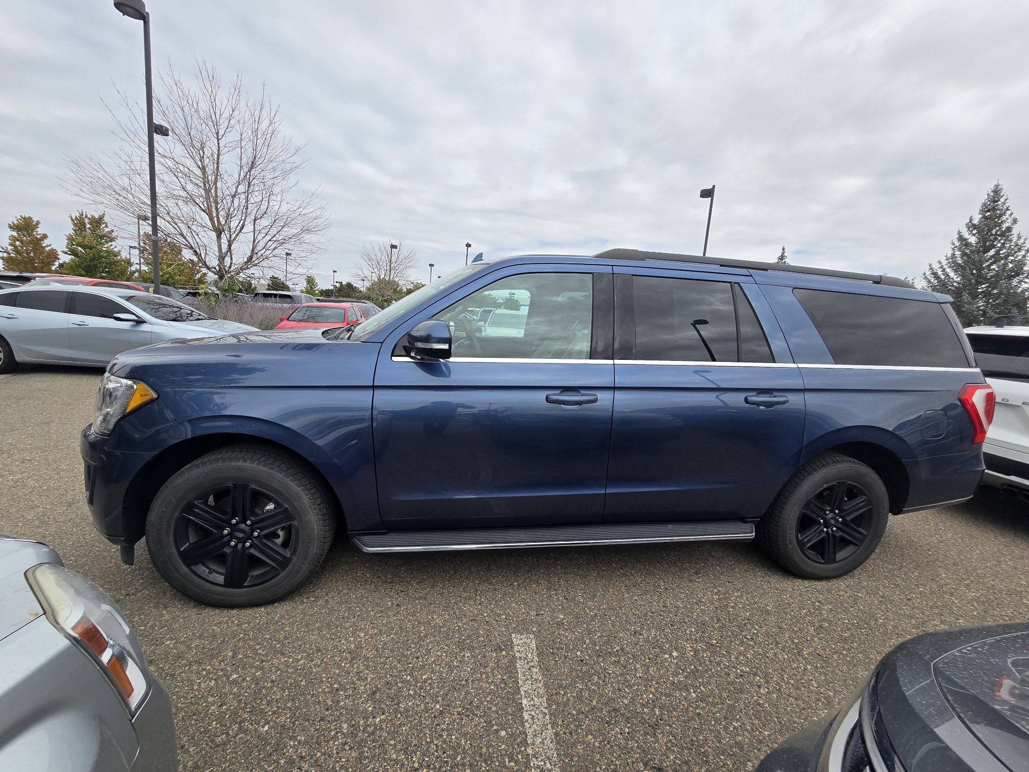Used 2020 Ford Expedition Max XLT w/ Equipment Group 202A AWD/4WD image 2