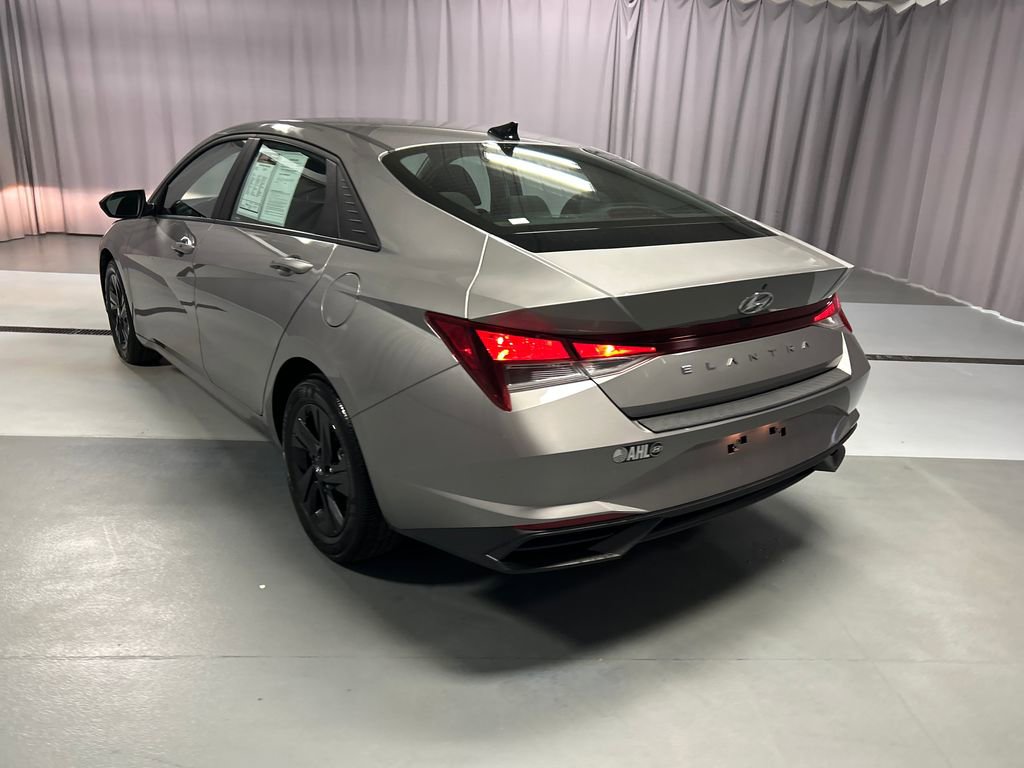 Used 2023 Hyundai Elantra SEL w/ Cargo Package image 5