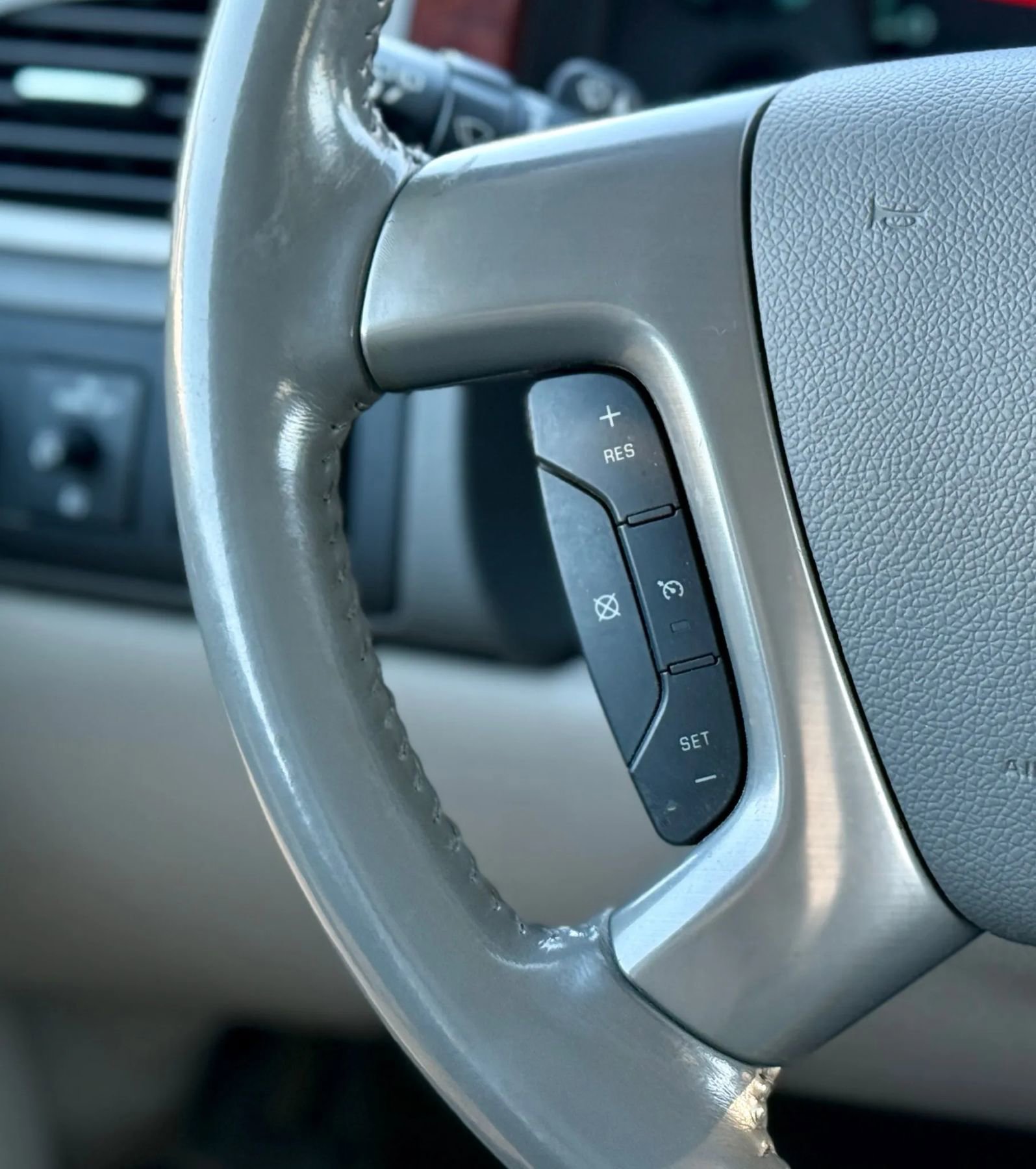 Used 2014 Chevrolet Suburban LT w/ Luxury Package image 20