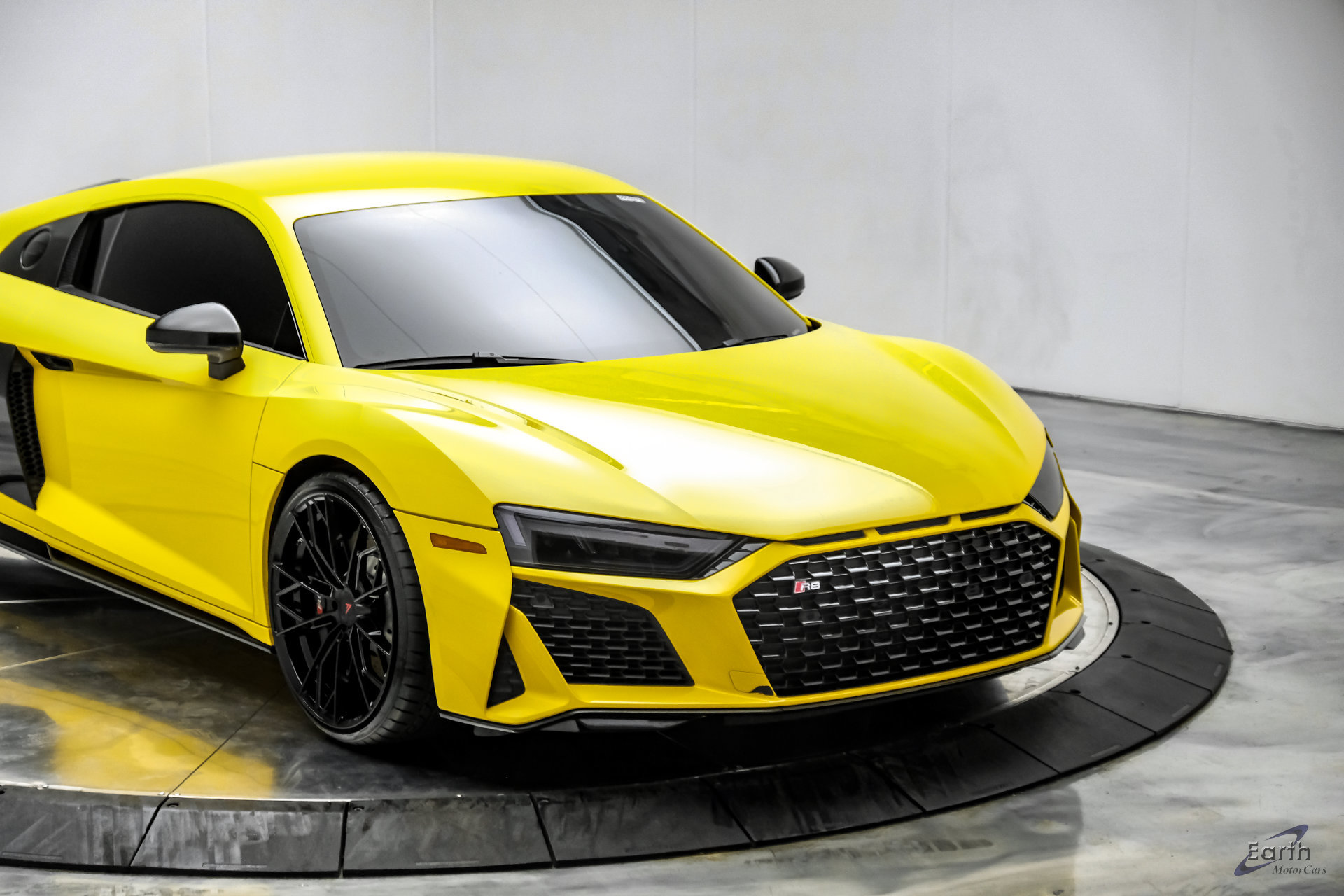 Used 2021 Audi R8 V10 w/ Premium Package RWD image 31