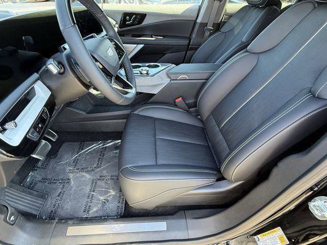 New 2025 Cadillac Optiq Luxury 2 image 12