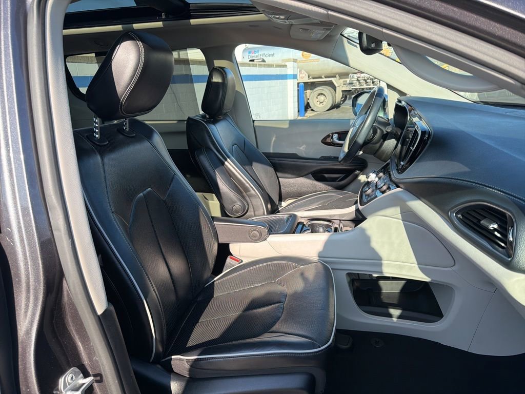 Used 2021 Chrysler Pacifica Limited image 28