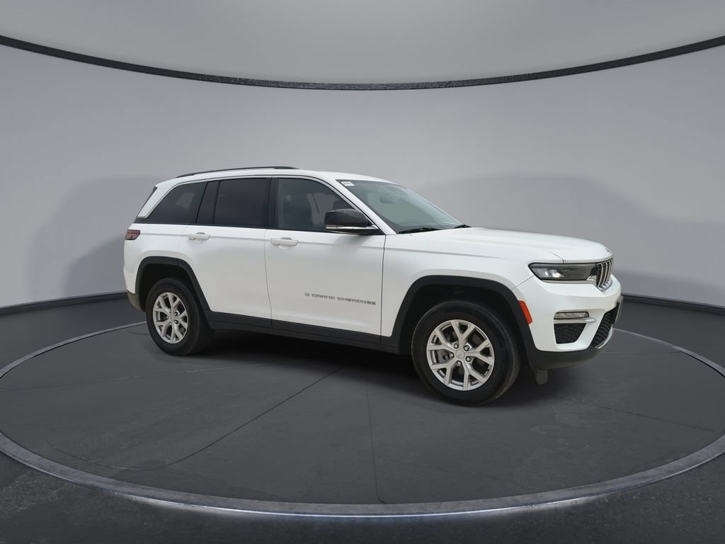 Used 2023 Jeep Grand Cherokee Limited AWD/4WD image 2