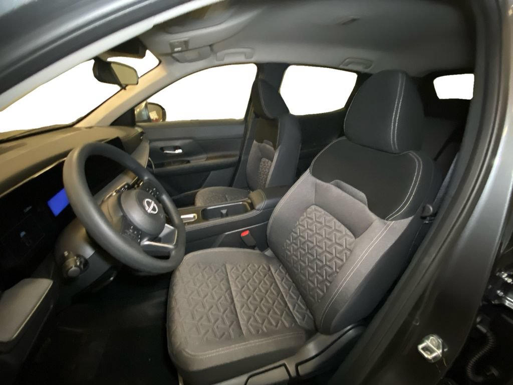 Used 2025 Nissan Kicks SV AWD/4WD image 10