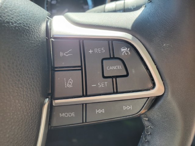 Used 2023 Toyota Highlander XLE AWD/4WD image 24