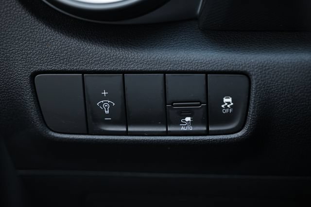 Used 2023 Hyundai Kona SE w/ Cargo Package FWD image 18