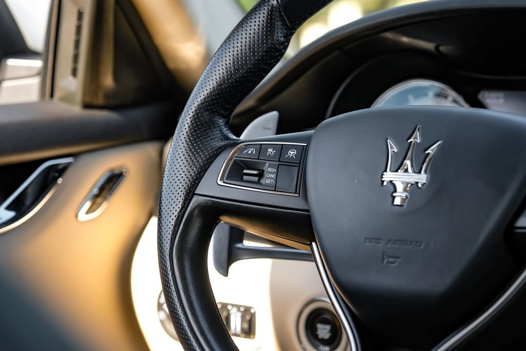 Used 2022 Maserati Quattroporte Modena RWD image 14