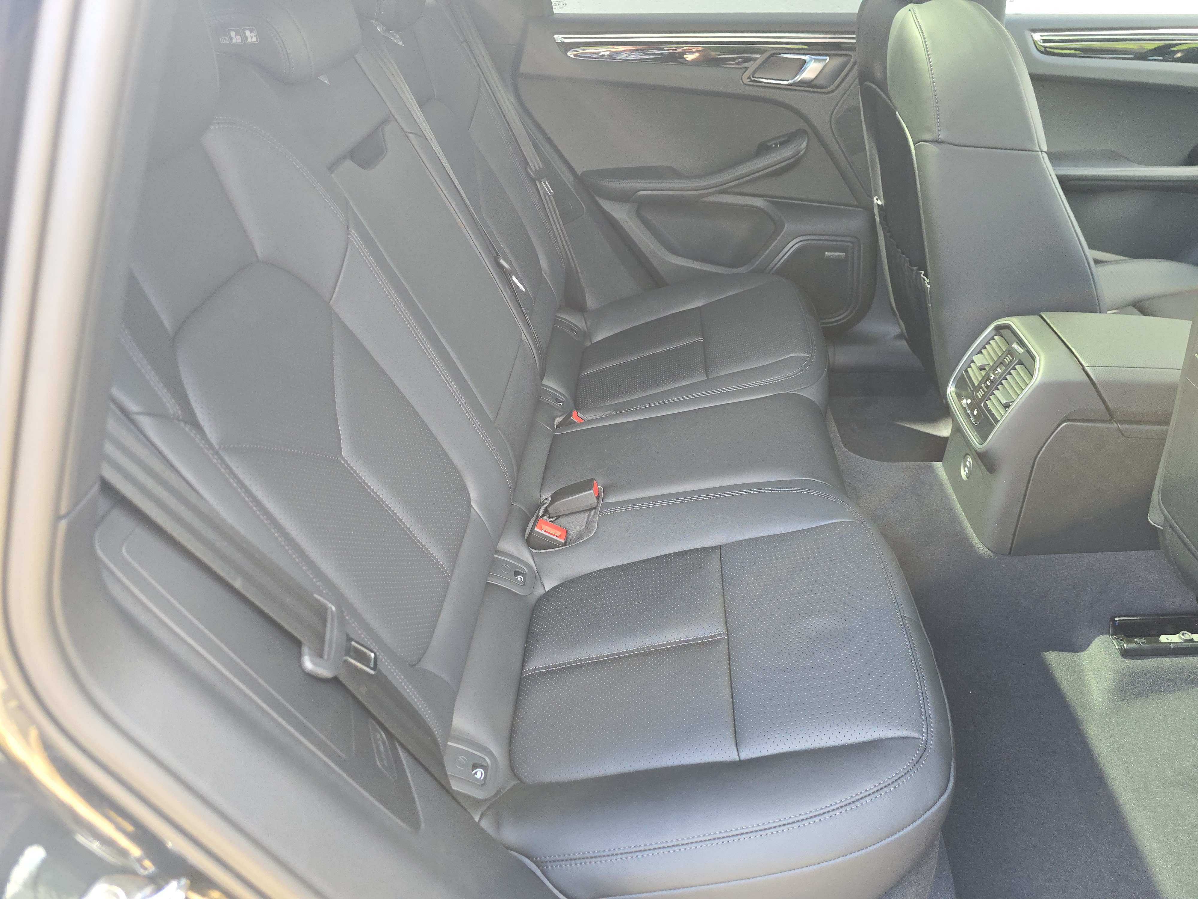 New 2026 Porsche Macan AWD/4WD image 20