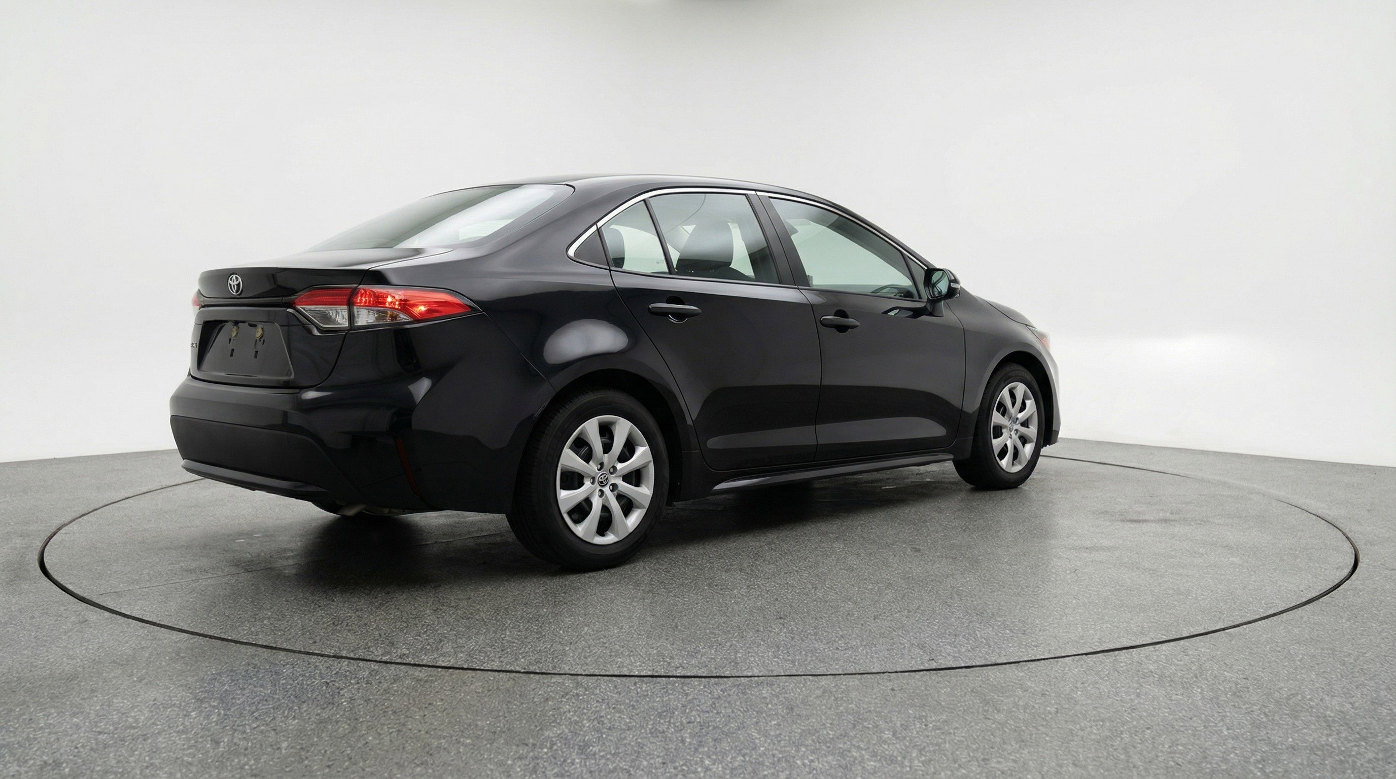 Used 2025 Toyota Corolla LE image 9