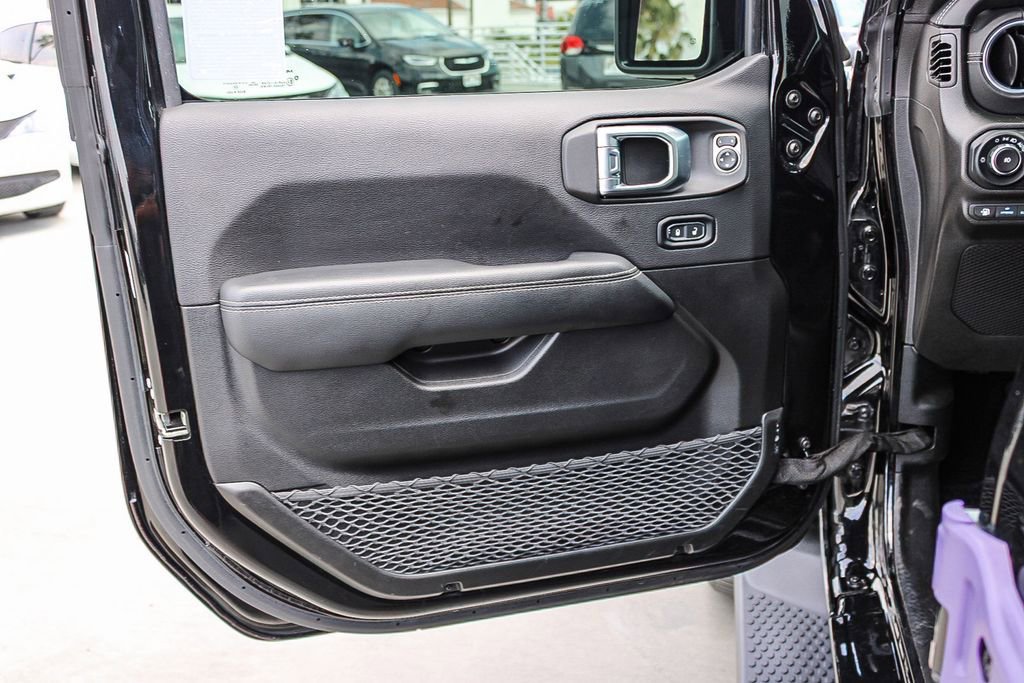 Used 2023 Jeep Wrangler Unlimited Sahara image 21