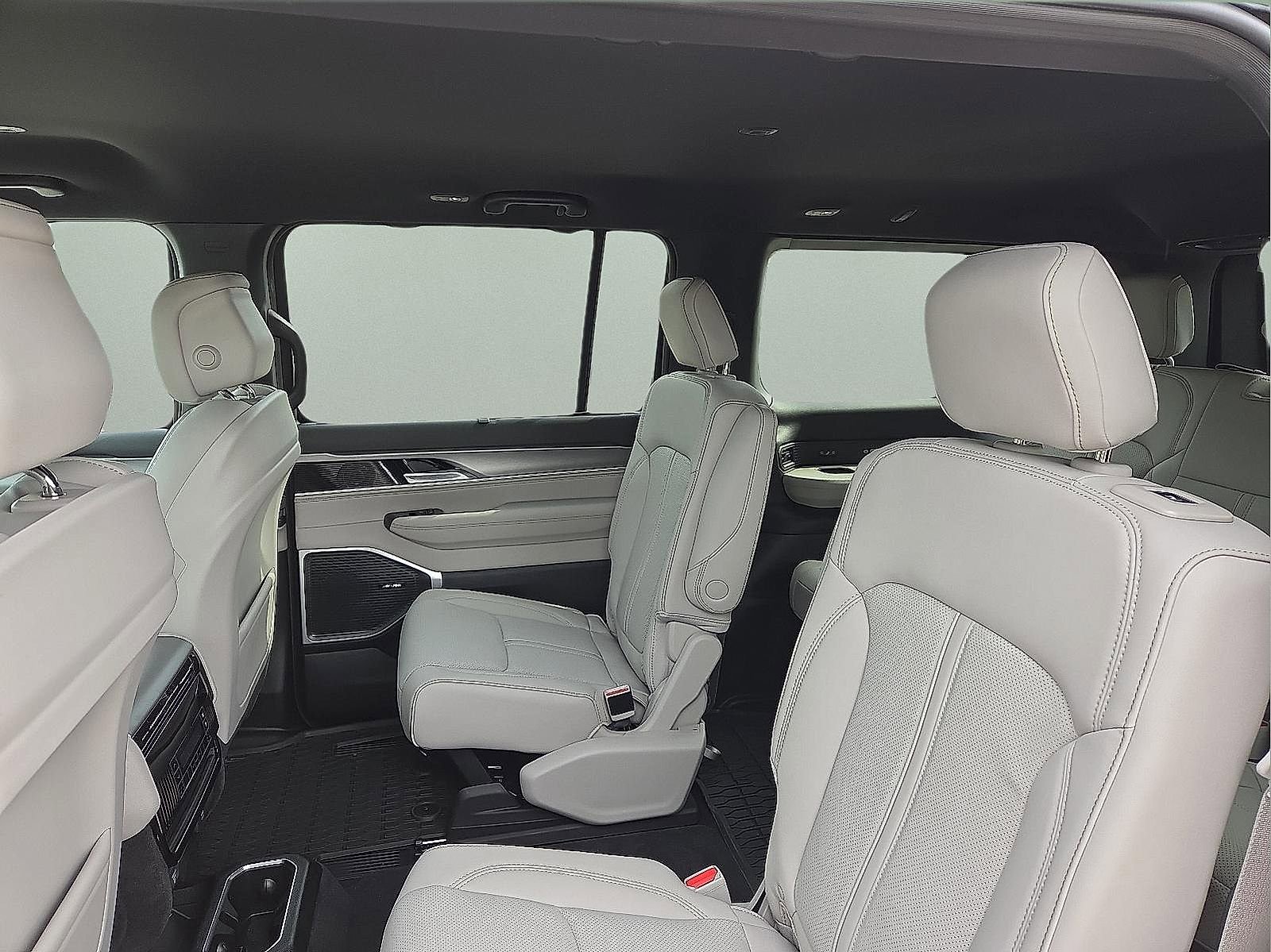 New 2026 Jeep Grand Wagoneer Limited w/ Convenience Group I AWD/4WD image 9