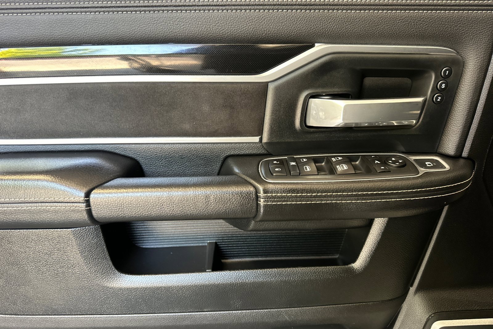 Used 2020 RAM 3500 Laramie image 12