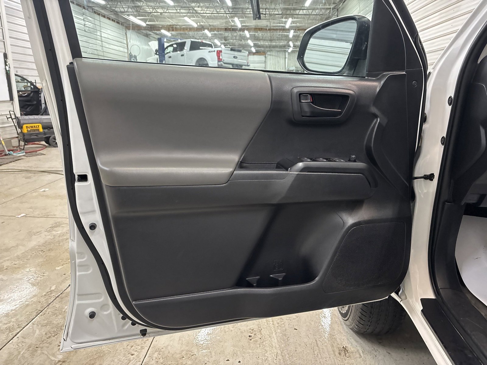 Used 2023 Toyota Tacoma SR image 7