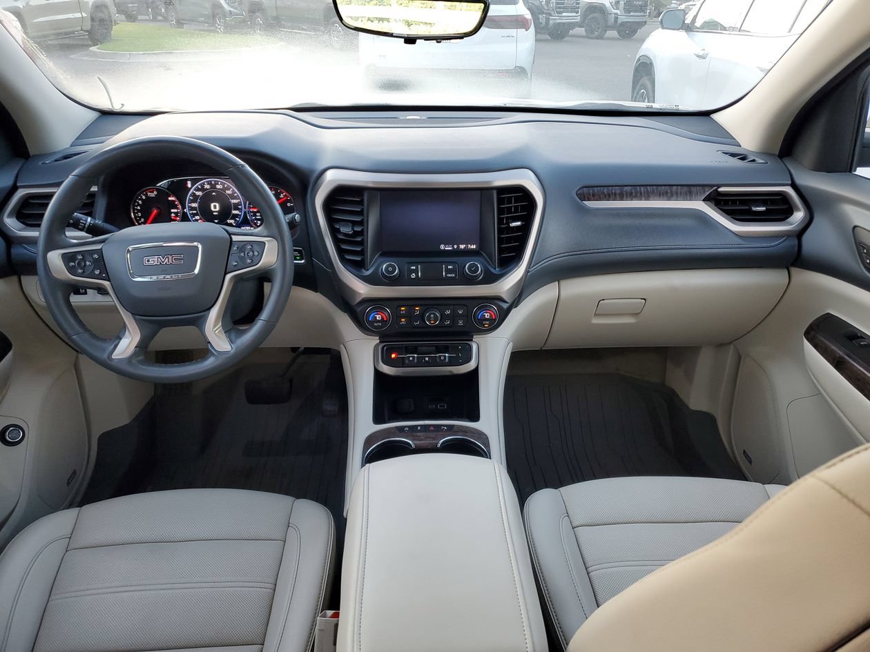 Used 2023 GMC Acadia Denali w/ Denali Technology Package FWD image 11