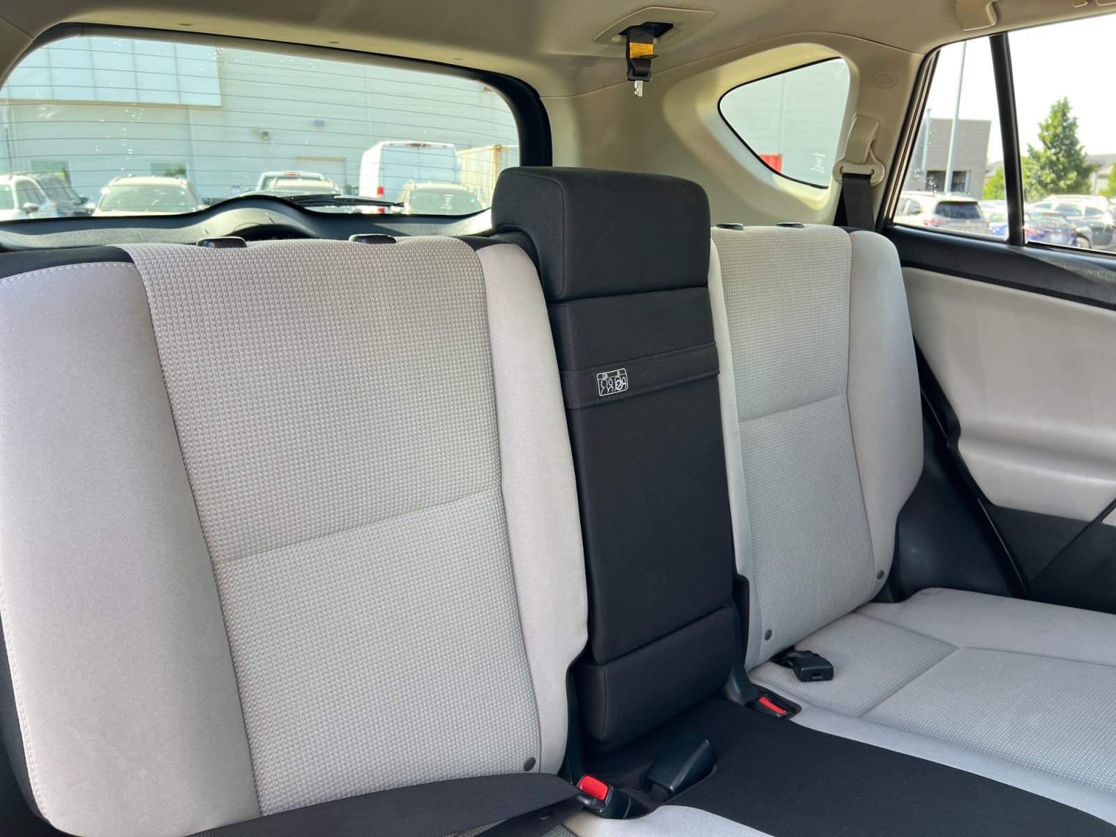 Used 2016 Toyota RAV4 XLE AWD/4WD image 18