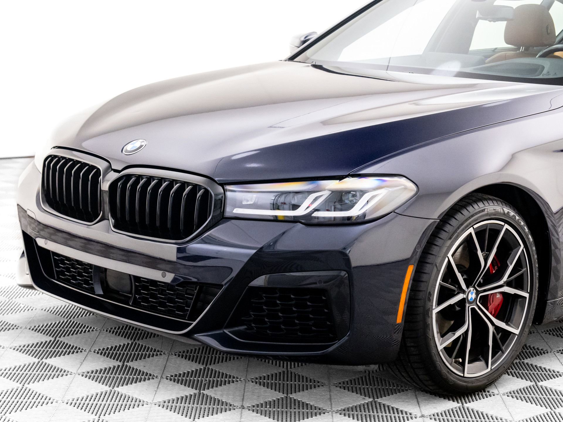 Used 2023 BMW 540i xDrive w/ Executive Package image 37