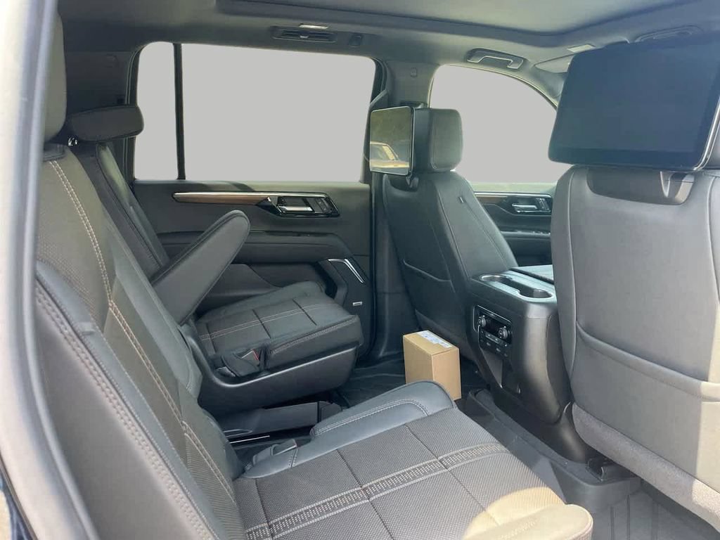 New 2026 Chevrolet Suburban High Country AWD/4WD image 14