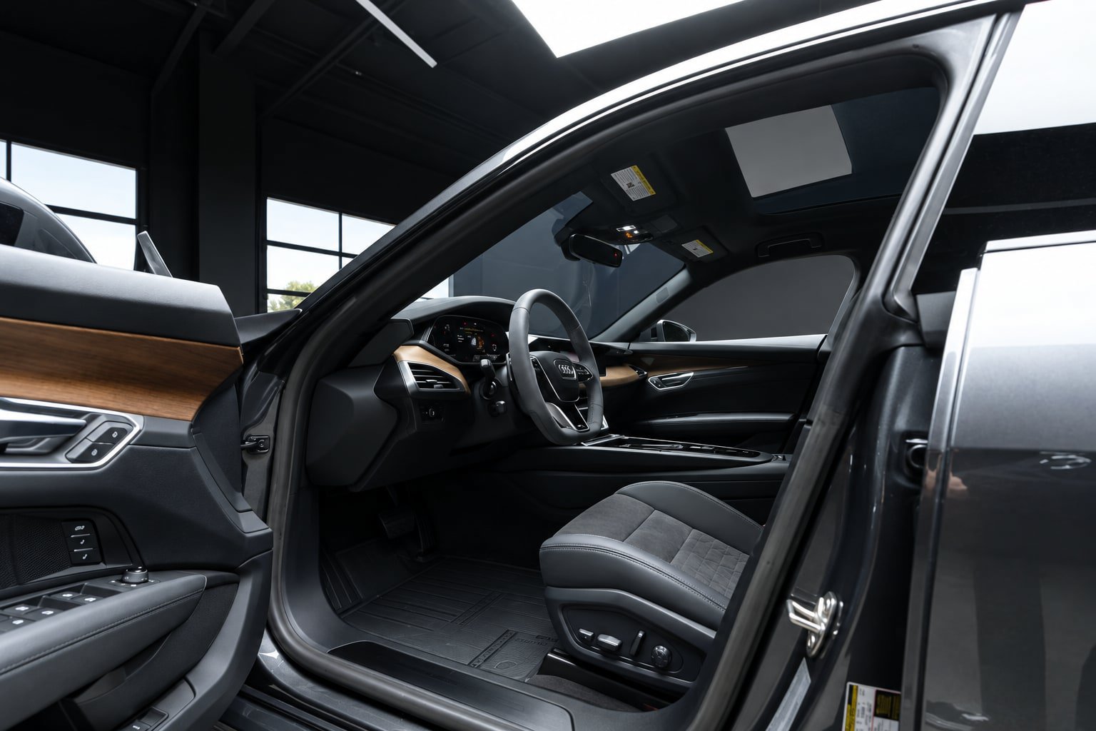 Used 2022 Audi e-tron GT Premium Plus AWD/4WD image 23