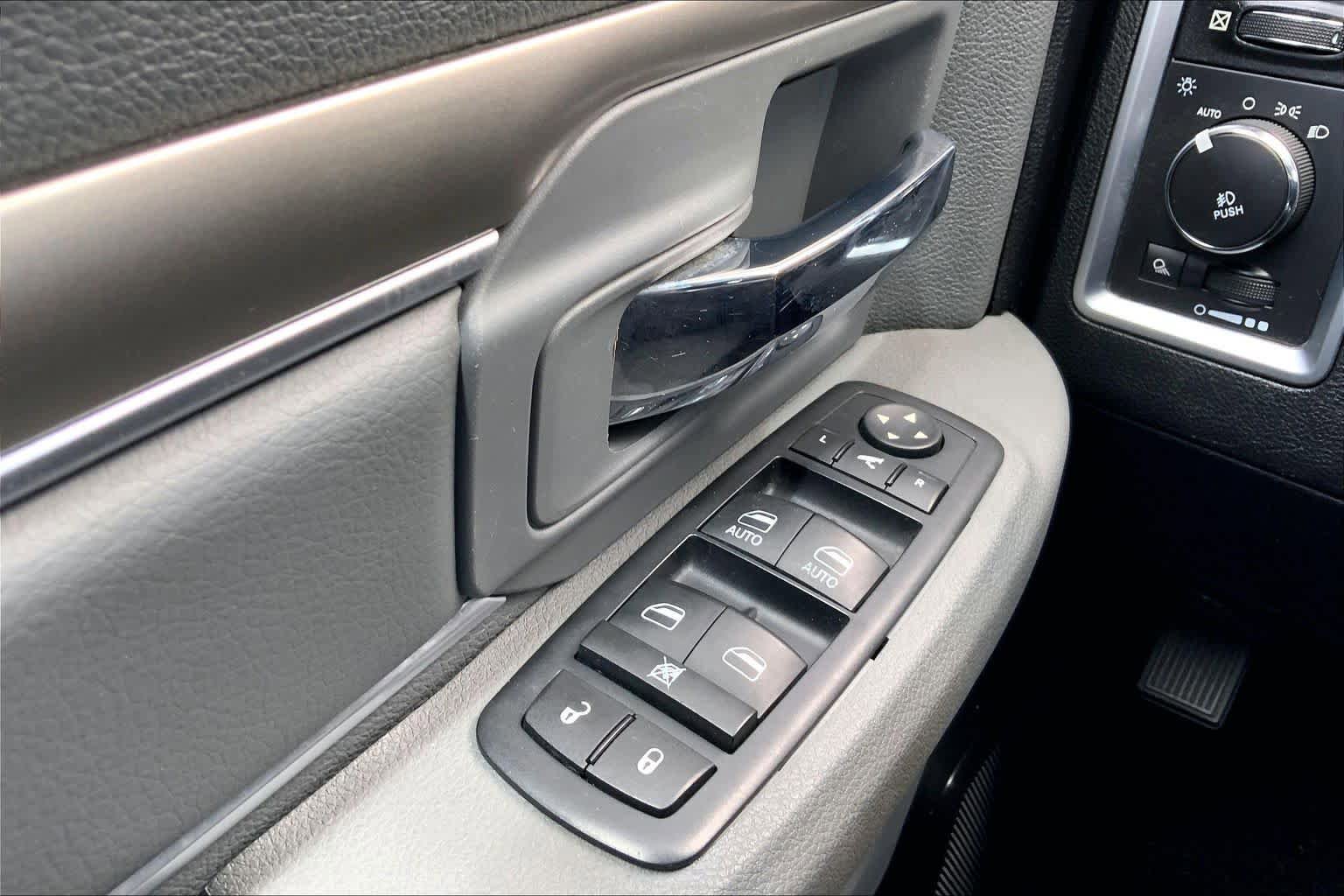 Used 2015 RAM 1500 Lone Star AWD/4WD image 33