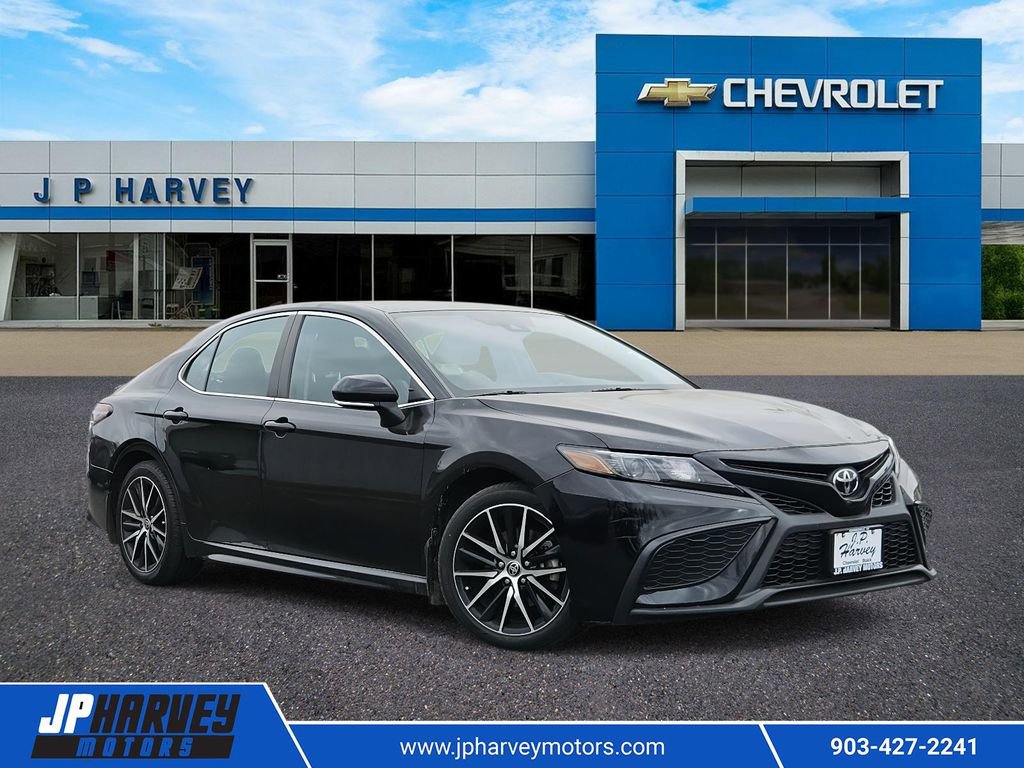 Used 2021 Toyota Camry SE w/ Cold Weather Package