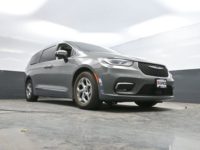 Used 2023 Chrysler Pacifica Limited FWD image 38