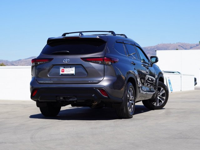 Used 2024 Toyota Highlander XLE AWD/4WD image 7