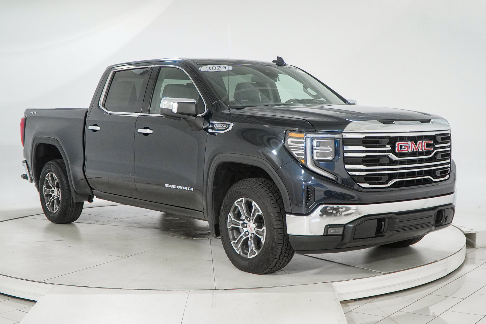 Used 2025 GMC Sierra 1500 SLT AWD/4WD image 13