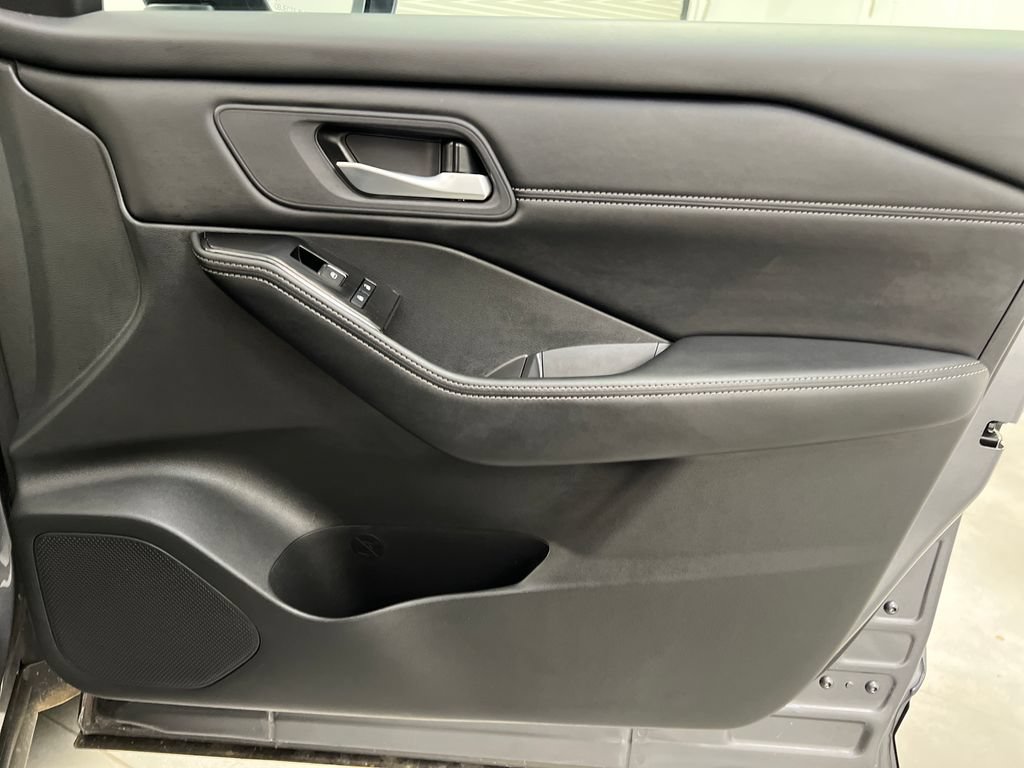 Used 2026 Nissan Rogue SL FWD image 30