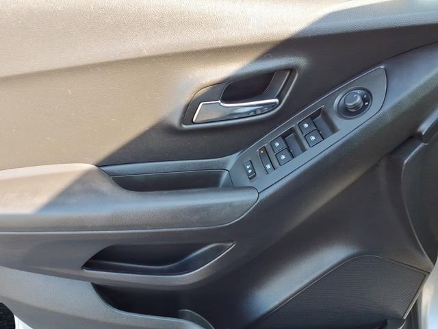Used 2017 Chevrolet Trax LS AWD/4WD image 9