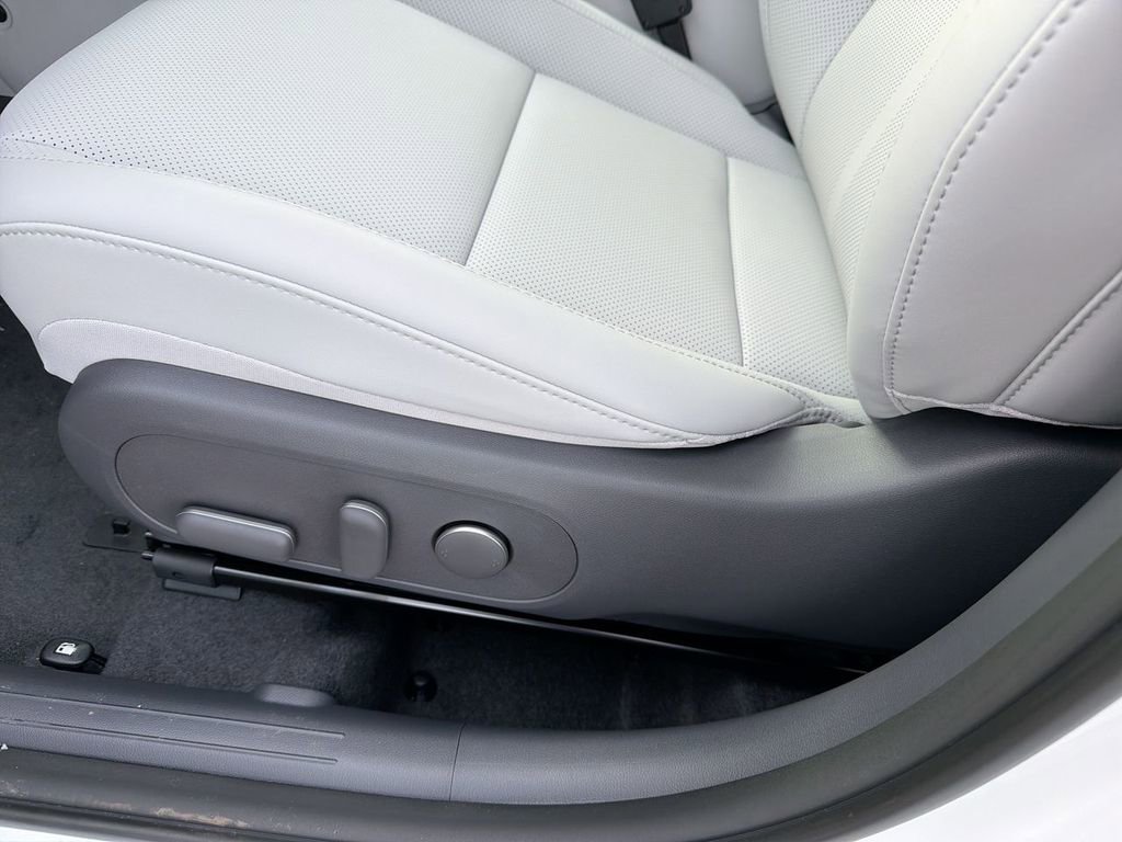 New 2026 Hyundai Kona SEL Premium image 18