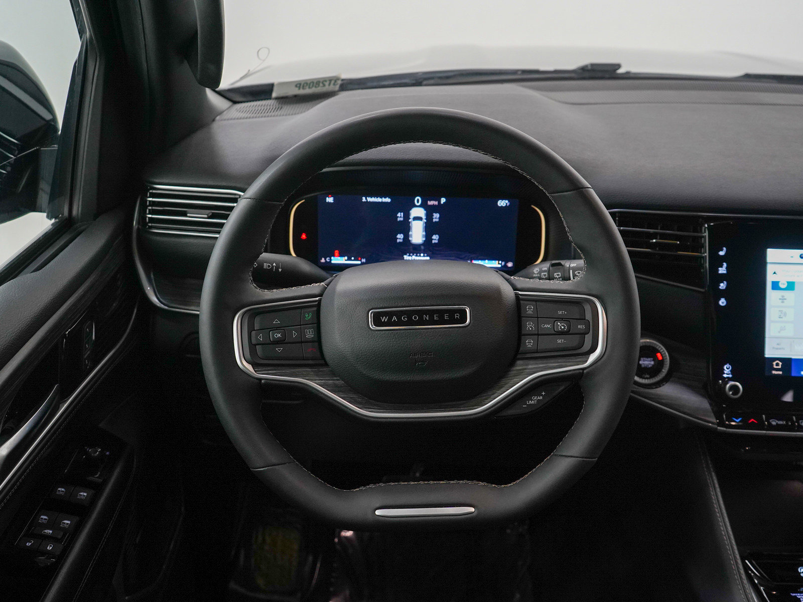 Used 2024 Jeep Wagoneer L Series II w/ Flexible Seating Group image 15