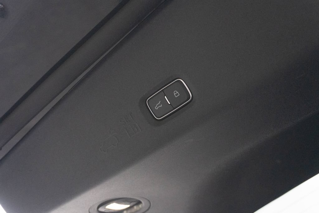 Used 2025 Ford Expedition Active RWD image 17