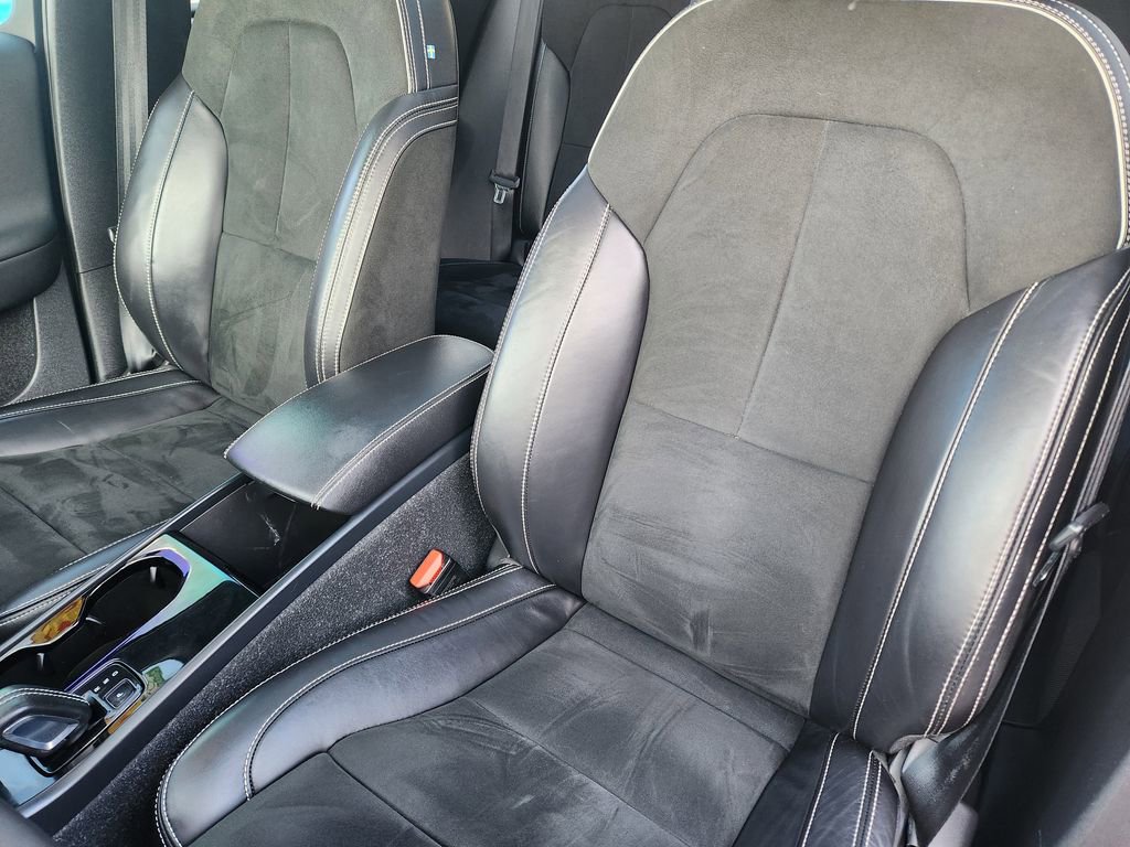 Used 2022 Volvo XC40 P8 Recharge Plus image 9